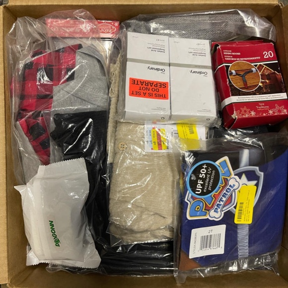 👽 Clothes, Electronics, & MORE Mens Mystery Box - Picture 3 of 7